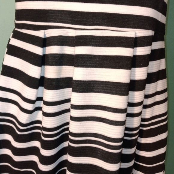 Short Striped Skater Dress - Picture 4 of 8